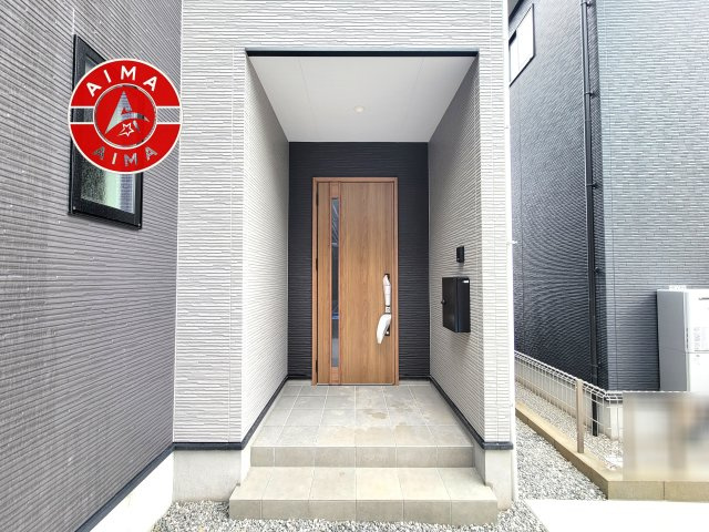 春日市弥生2丁目第1-2棟(4号棟)の玄関|おでかけの時も帰った時も、「我が家」を最初に感じでもらえる素敵な空間に。