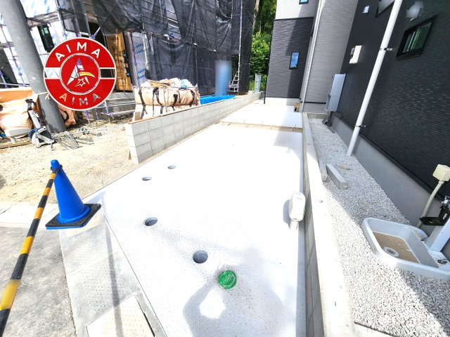 春日市弥生2丁目第1-2棟(4号棟)の外観|広々した駐車場になります。