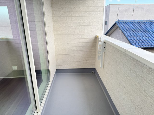 ハートフルタウン渋川市石原348番　A号棟のバルコニー|人気のインナーバルコニーです♪急な雨でも洗濯物が濡れずに安心です！