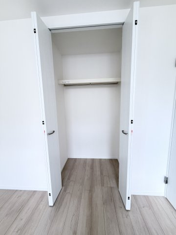 ハートフルタウン渋川市石原348番　A号棟の収納|2階洋室3収納です