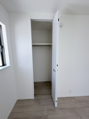 ハートフルタウン渋川市石原348番　A号棟の収納|2階洋室1収納です
