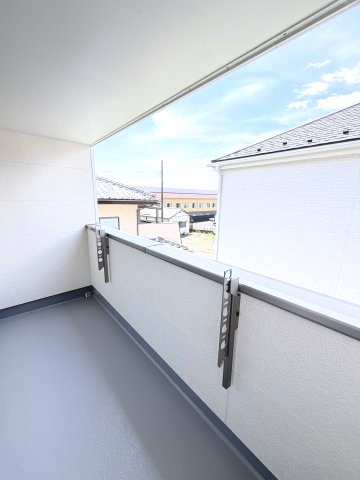ハートフルタウン渋川市石原348番　A号棟のバルコニー|人気のインナーバルコニーです♪急な雨でも洗濯物が濡れずに安心です！