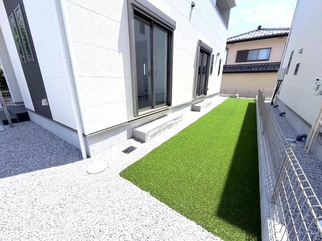 ハートフルタウン渋川市石原348番　A号棟の庭|ちょっとした南庭付きです♪