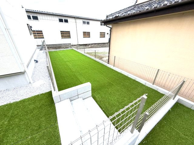 ハートフルタウン渋川市石原348番　A号棟の庭|建物東側にもちょっとしたお庭付きです♪お子様の遊びのスペースとしても良いですね！