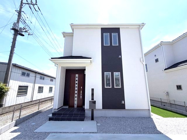 ハートフルタウン渋川市石原348番　A号棟の外観|西面からの外観です。シンプルで飽きのこない外観です♪