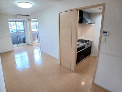 【居間・リビング】 | シェーナ下到津 | ゆったり過ごせる居間です