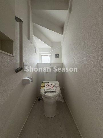 【現地画像あり】厚木市愛甲東3丁目　全6棟　6号棟のトイレ|寒い冬の日でも座面がじんわり温かく、毎日のお手洗いタイムを快適＆清潔にサポートする温水洗浄便座です！