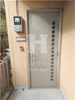 【玄関】 | カーサリベルタ | 収納もある玄関です