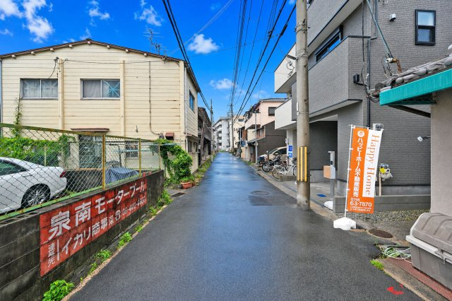 ファーストタウン尼崎市西本町4丁目新築一戸建て｜1SLDK＋駐車1台可の前面道路含む現地写真|南側前面道路、幅員4.5ｍ