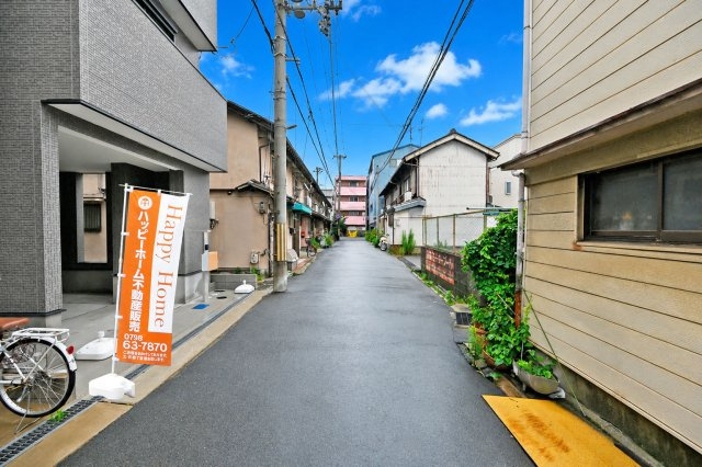 ファーストタウン尼崎市西本町4丁目新築一戸建て｜1SLDK＋駐車1台可の前面道路含む現地写真|南側前面道路、幅員4.5ｍ