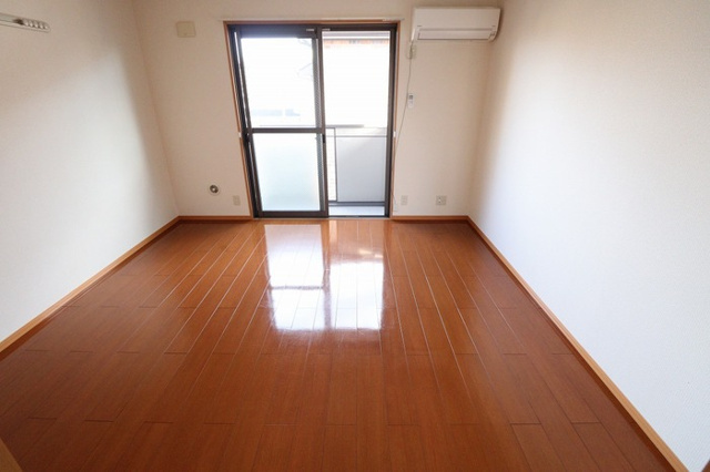 タウン・コート槐（ＫＡＩ）の居間・リビング