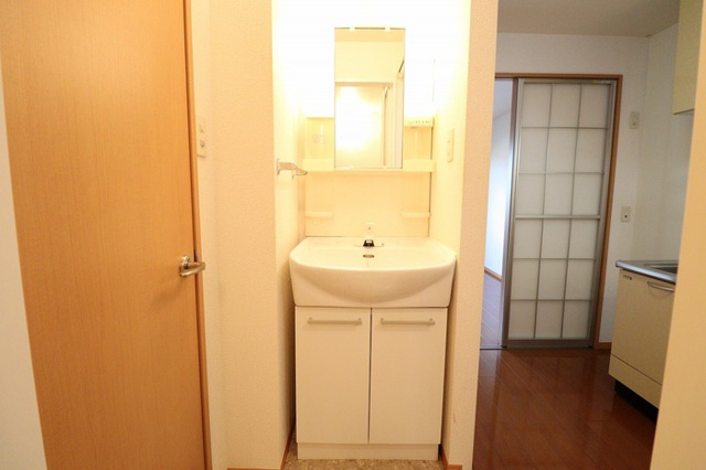 タウン・コート槐（ＫＡＩ）の独立洗面台