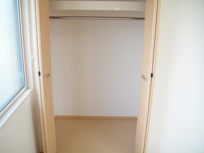 クローバーの収納|洋室6.1帖 クローゼット