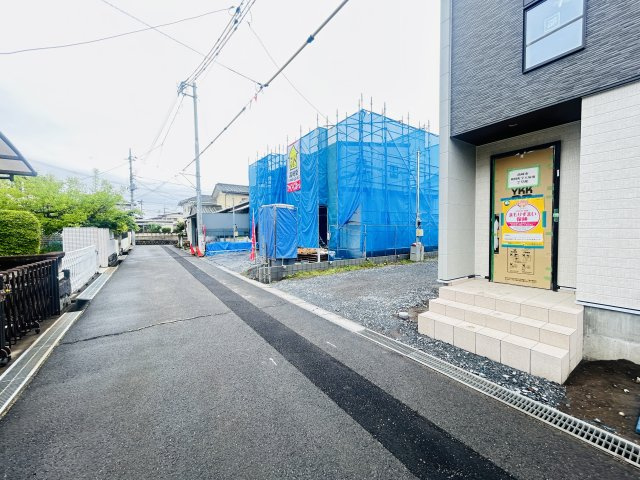 新築　高崎市剣崎町 全3区画　1号棟の前面道路含む現地写真|現地写真　北側接道幅員約4.1ｍ