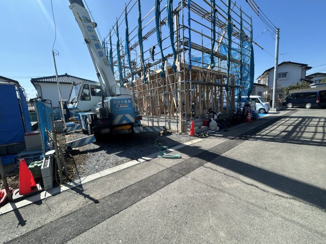 【駐車場】 | 新築　高崎市剣崎町 全3区画　1号棟 | 現地写真　駐車スペースは建物東側に並列2台分可能です！