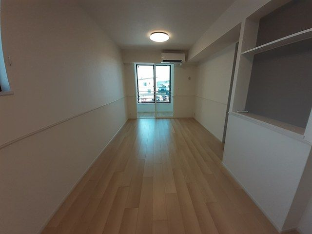 サンピラーの居間・リビング