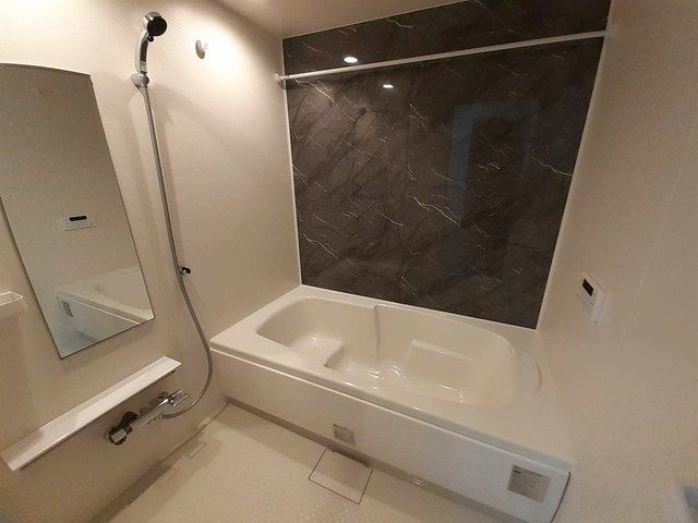 サンピラーの浴室