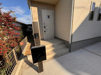 【玄関】 |  Heartful-Town瀬戸市秋葉町全２棟【仲介手数料無料　にじの丘小　にじの丘中】 | キャンペーン実施中です♪詳細は弊社ホームページもしくはスタッフまでお気軽にお問合せ下さいませ♪ お役に立てる自信があります♪