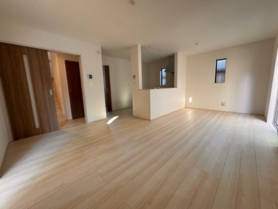 【居間・リビング】 |  Heartful-Town瀬戸市秋葉町全２棟【仲介手数料無料　にじの丘小　にじの丘中】 | LINEから簡単お問合せ可能！
友達検索で@nqk7328tです！。