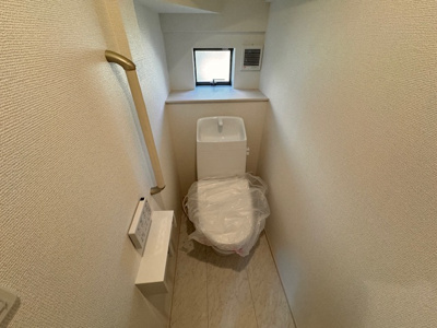 【トイレ】 |  Heartful-Town瀬戸市秋葉町全２棟【仲介手数料無料　にじの丘小　にじの丘中】 | LINEから簡単お問合せ可能！
友達検索で@nqk7328tです！