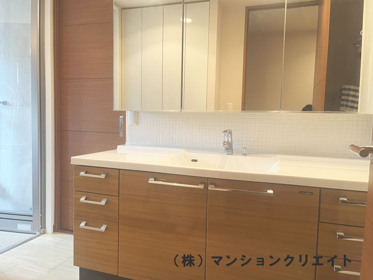 ロアール濱町桜橋 粋人のキッチン|キッチンに立ちながら足羽河原や桜並木を一望できます