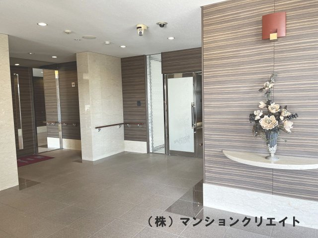 ロアール濱町桜橋 粋人の駐車場|地下1Fの駐車場（30番）月額15,000円　入口幅2.6m（奥幅3.1m）・奥行5.1m・高さ2.1m
※駐車場は１Ｆの月額20,000円の好きな方を予約出来ます！セキュリティ万全の駐車場です。