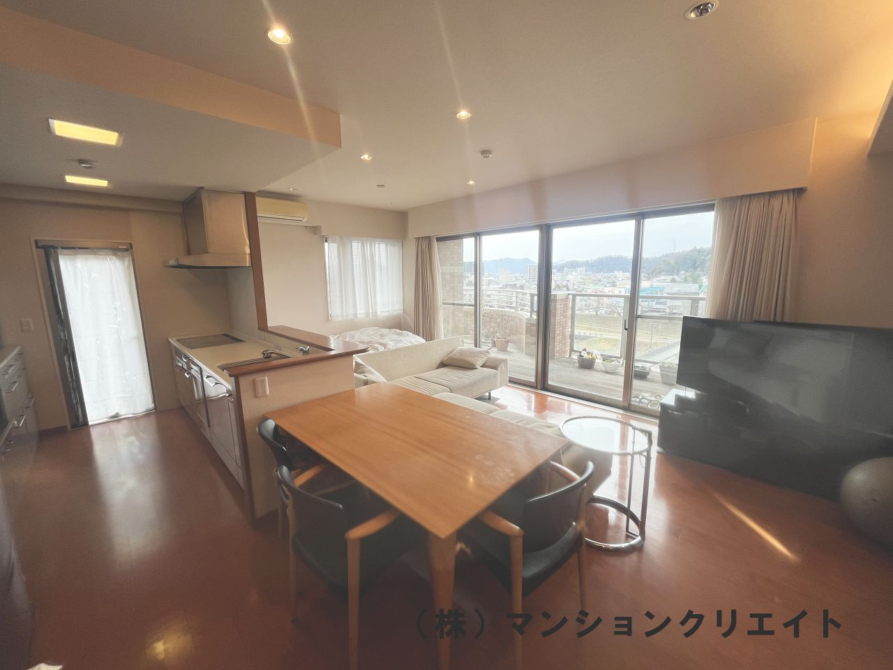 ロアール濱町桜橋 粋人の居間・リビング|LDK21.8帖　南東角部屋