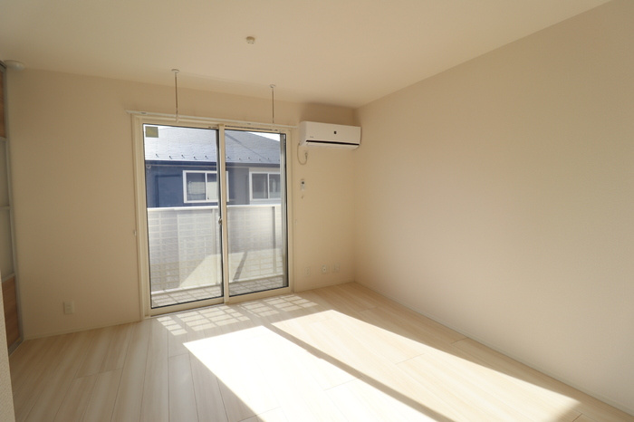 エタニティ Ⅰ・Ⅱ・Ⅲ・Ⅳ|リビング全景（エアコン付）