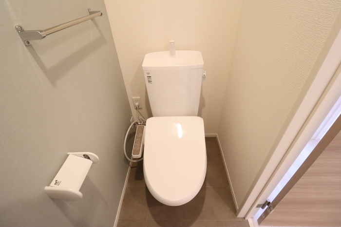 エタニティ Ⅰ・Ⅱ・Ⅲ・Ⅳ|もちろん温水洗浄暖房便座です（デザインクロス仕様）