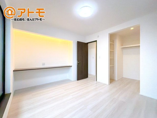 【寝室】 | 裾野市石脇　新築一戸建て　全1棟 | 各居室に収納がついているので、部屋の中をすっきり見せることができますね！
