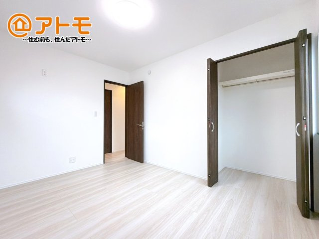 【子供部屋】 | 裾野市石脇　新築一戸建て　全1棟 | 広々使える収納付きの洋室です♪