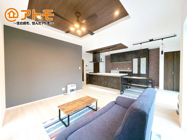 【居間・リビング】 | 裾野市石脇　新築一戸建て　全1棟 | 家族団らんのイメージは、リビングを思い浮かべませんか？リビングこそ広々とした空間が良いですね♪