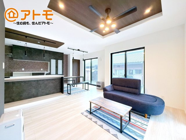【居間・リビング】 | 裾野市石脇　新築一戸建て　全1棟 | 広々としたリビングは家具によって雰囲気が変わります♪