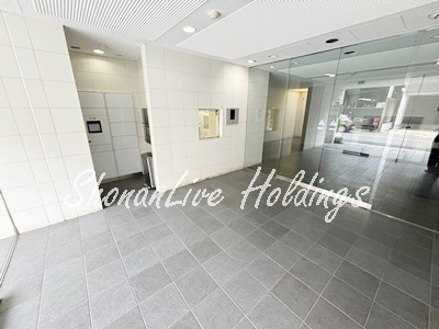 カスタリア鶴見のエントランス