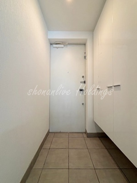 カスタリア鶴見の玄関|★大型シューズボックス★