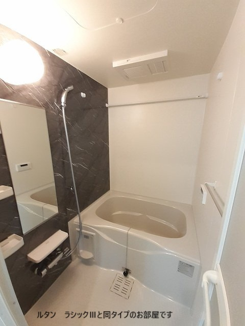 ベルソレイユ青木の浴室