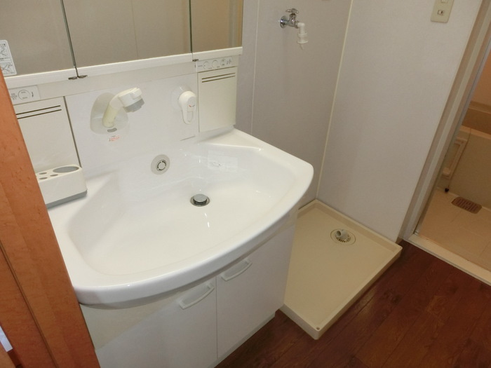 カーサ・ロッソの独立洗面台|洗面所