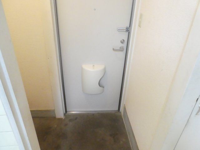 ビーコート清荒神の玄関