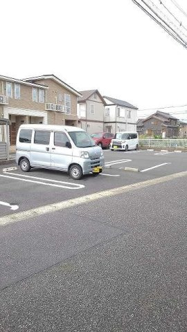 フリシュＭ　　刈谷市近郊の賃貸はクラスホーム刈谷店の駐車場|車をお持ちの方に嬉しい駐車場付きの物件です