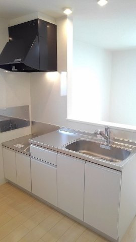 フリシュＭ　　刈谷市近郊の賃貸はクラスホーム刈谷店のキッチン|コンパクトなキッチンで掃除もラクラク