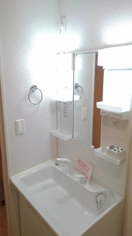 フリシュＭ　　刈谷市近郊の賃貸はクラスホーム刈谷店の洗面所|忙しい朝には欠かせない洗面所です