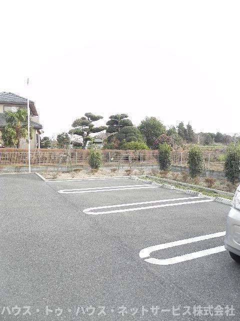 エレガントヒルⅢＢの駐車場