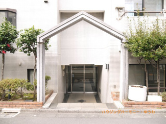 【エントランス】 | 住まいの顔にふさわしい落ち着いた迎賓空間