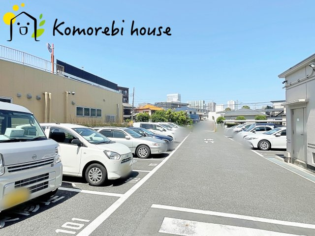 ルネ大宮パークステイツの駐車場