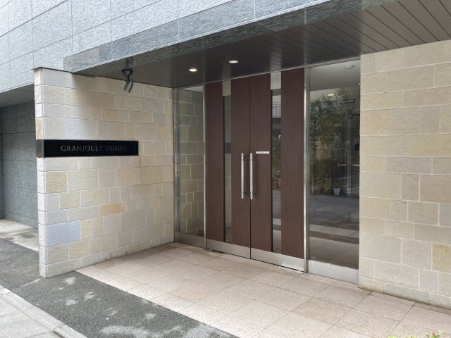 グランジュエ本所のエントランス