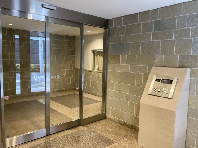 グランジュエ本所のエントランス