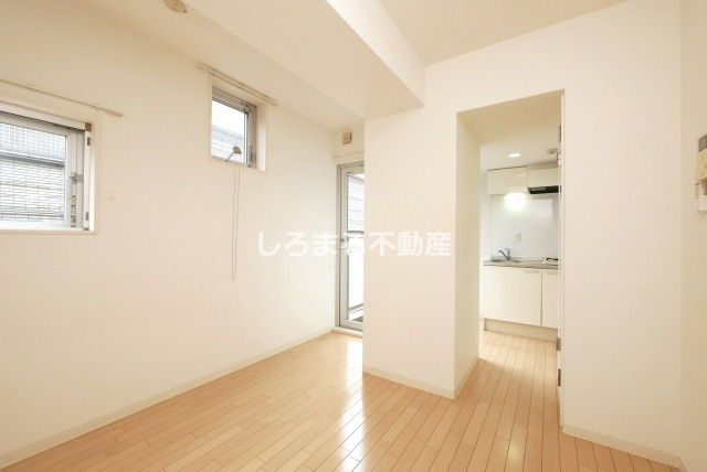 ＣＨＡＴＥＡＵ　ＮＡＭＢＡ　ＲＩＰＰＬＥの居間・リビング