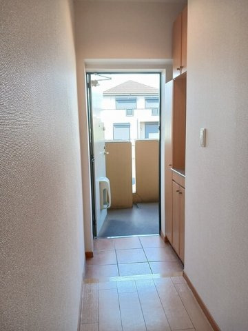 サニーブローテ住吉Ⅰ　　刈谷市近郊の賃貸はクラスホーム刈谷店の玄関|収納もある玄関です