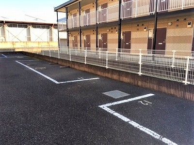 レオパレスMANABEの駐車場|画像8