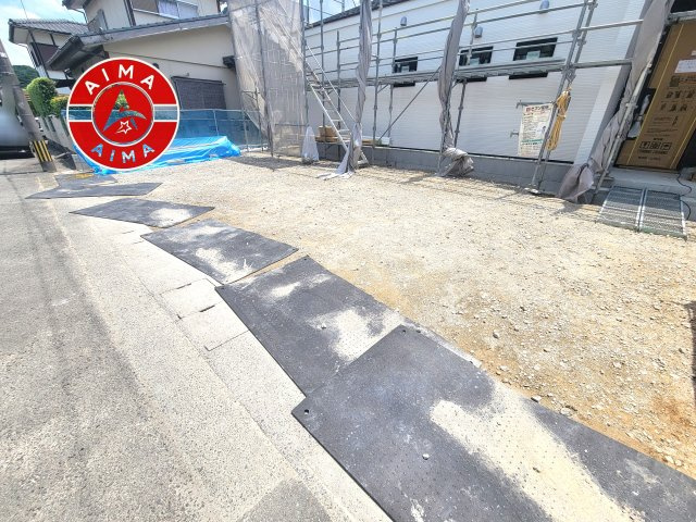 太宰府市青山1丁目第2-1棟(1号棟)の駐車場|広々した駐車場になります。3台並列駐車となります。